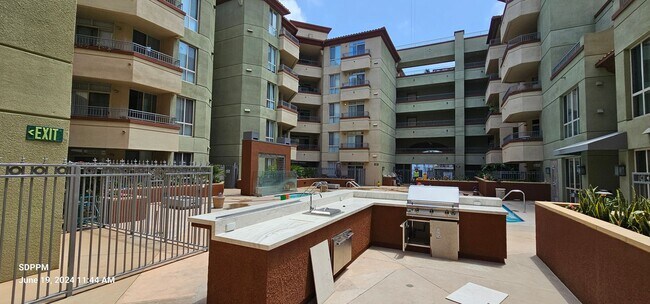 Building Photo - DOWNTOWN SAN DIEGO - LITTLE ITALY Nice 2 Bedroom 2 Bath Condo in Piazza Palermo. AVAILABLE NOW!