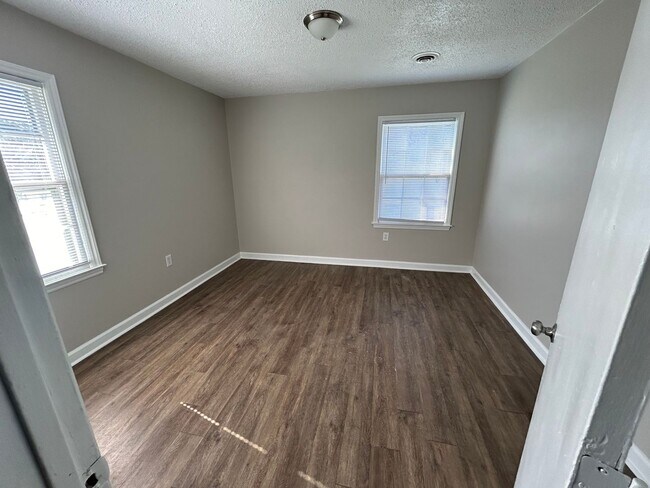 Building Photo - Spacious 3 bedroom 3 bath home for rent