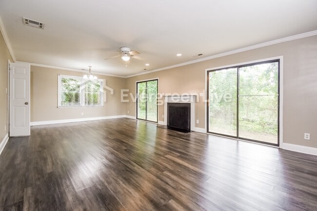 Building Photo - 245 Guinevere Ct