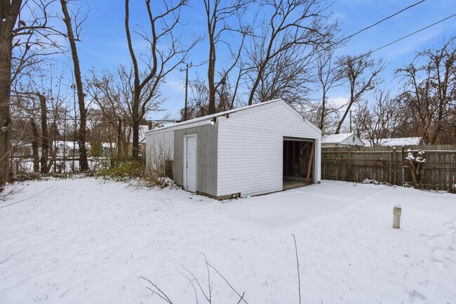 Building Photo - 19318 Harlow Ave