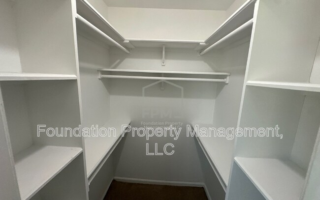 Building Photo - 5369 Scottsdale Ave