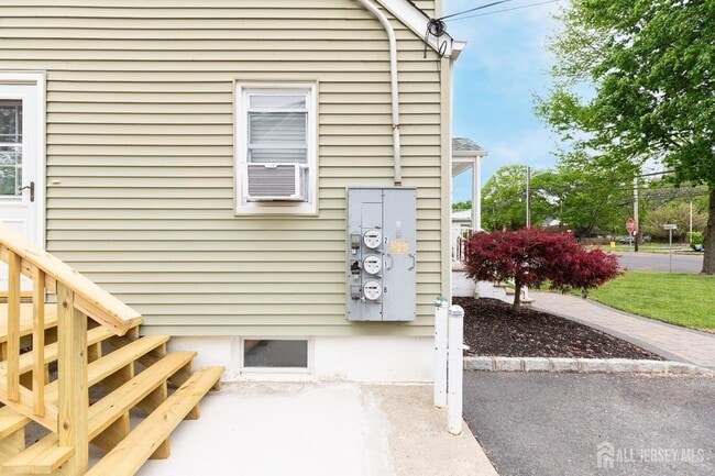 Building Photo - 200 Plainfield Rd