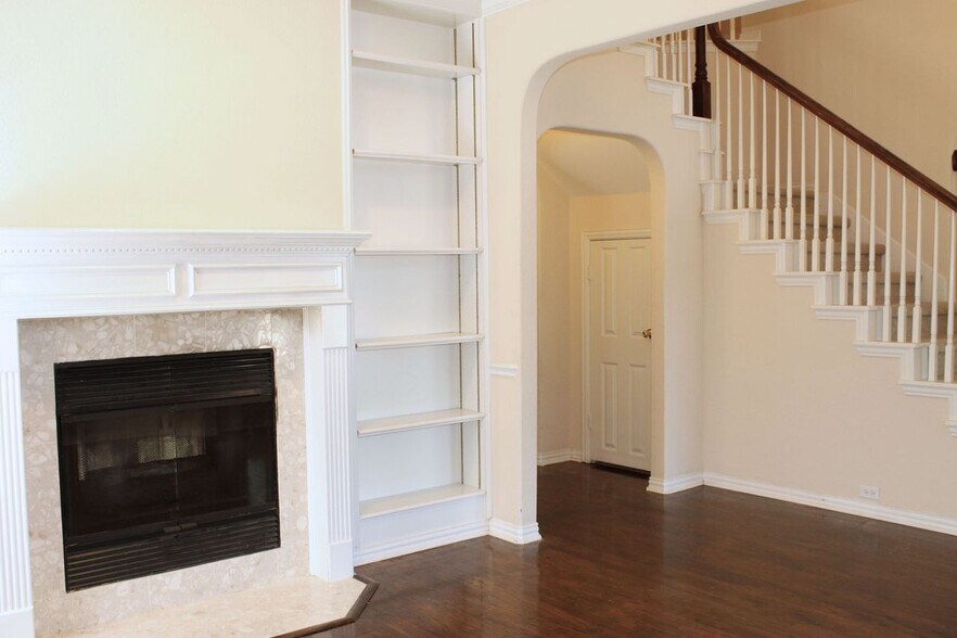 Building Photo - 2719 Hidden Lake Dr