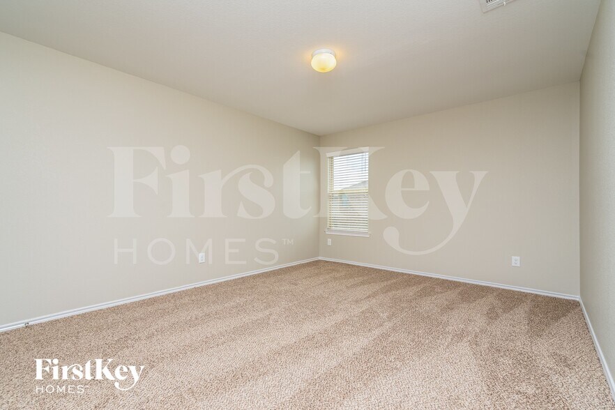 Building Photo - 2212 Tombstone Dr