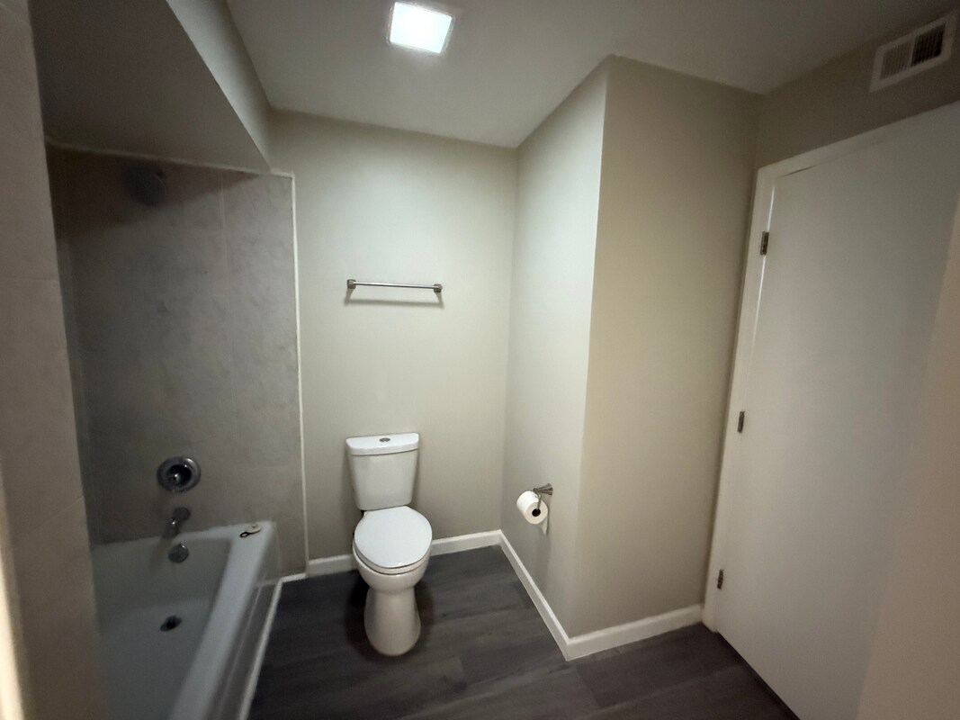 Building Photo - 3101 Colonial Way