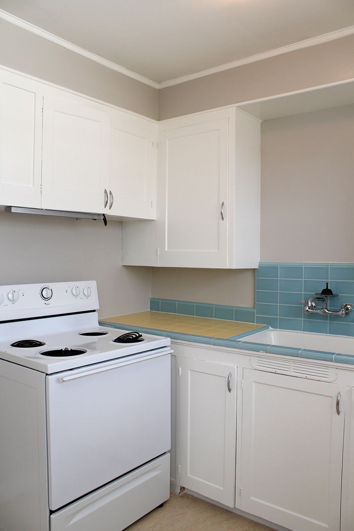 Building Photo - 5131-5147 SE 17th Avenue