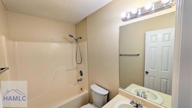 Building Photo - 1460 Flo Zechman Dr