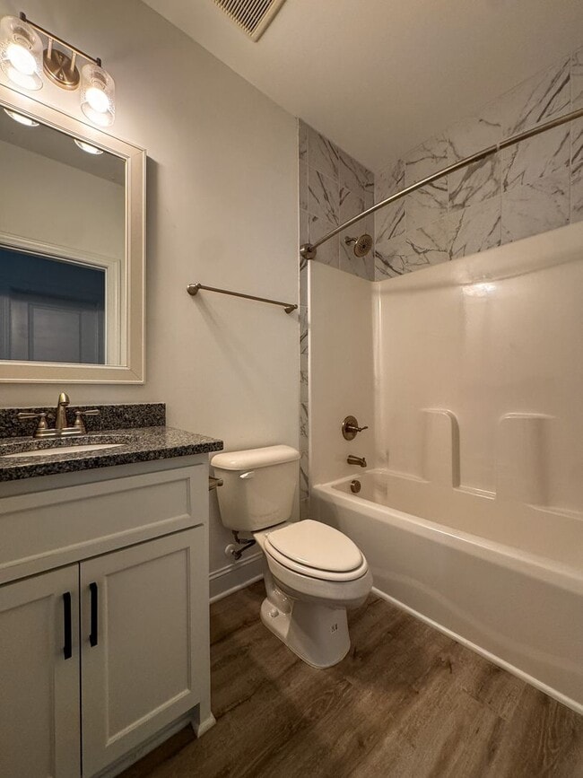 Building Photo - Gorgeous 4 Bed 3.5 Bath Executive Home with Community Amenities