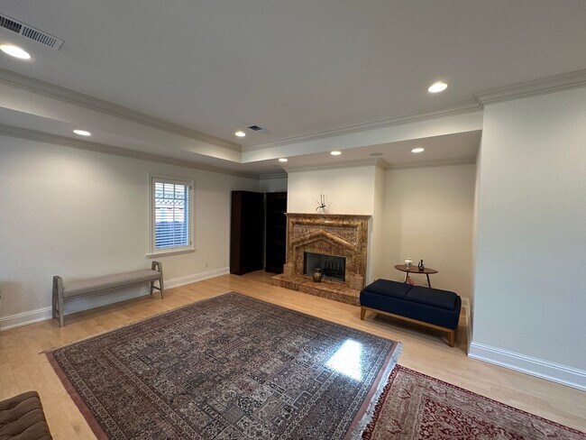 Building Photo - Beautifully Appointed 4 Bed, 2.5 Bath Home...