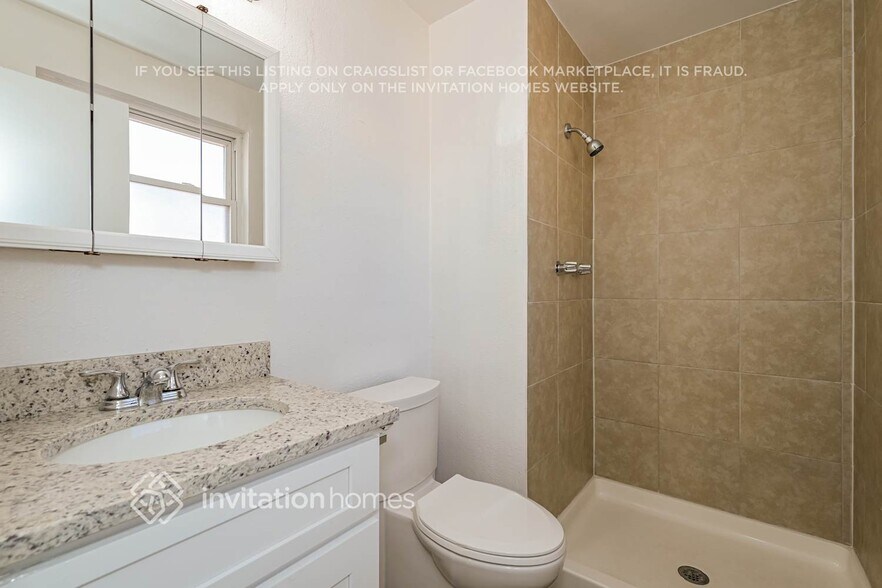 Building Photo - 2881 S Olathe Ct