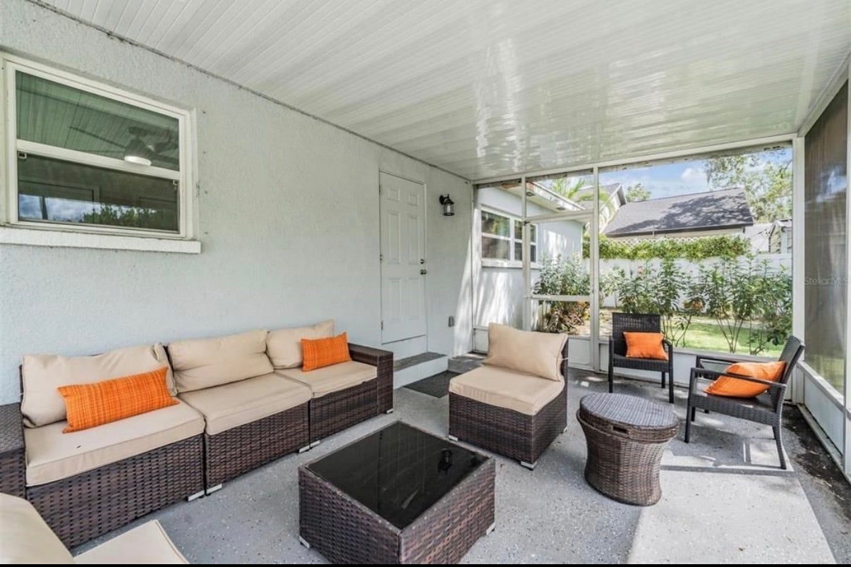Screened Back Porch - 7308 N Dartmouth Ave