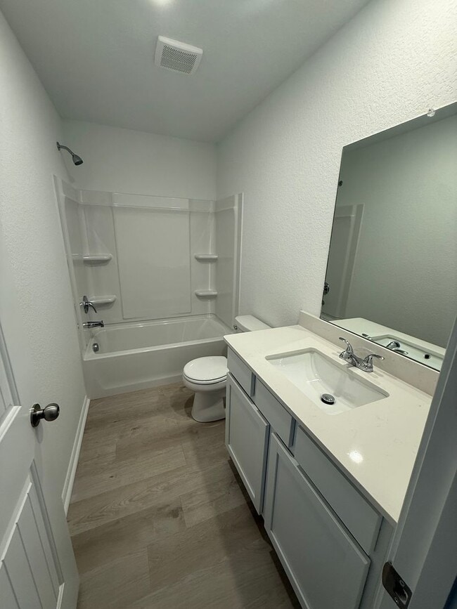 Building Photo - 200 Sarah Alyse Ln