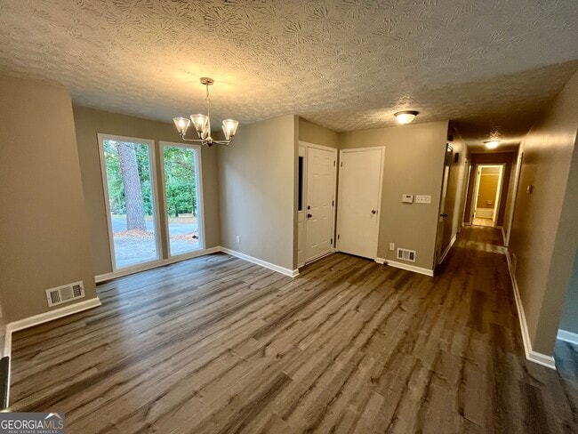 Building Photo - 963 Willow Run