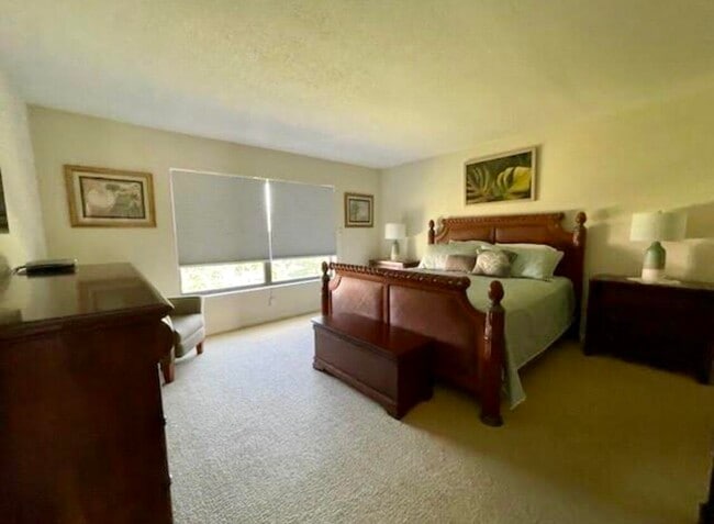 Building Photo - 300 N Hwy A1A