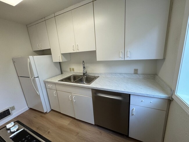 Building Photo - 1041/A/