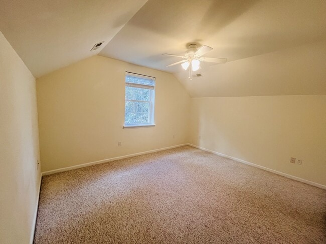 Building Photo - 104 Landing Trail