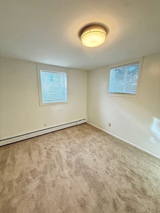 Building Photo - 2 Bedroom 1 Bathroom Apartment