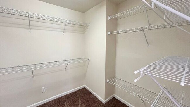 Building Photo - Alpharetta 4 Bedroom-3 Bathroom, Granite Counters, Stainless Appliances, Hardwoods