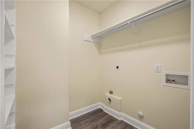 Building Photo - 739 Petree Rd