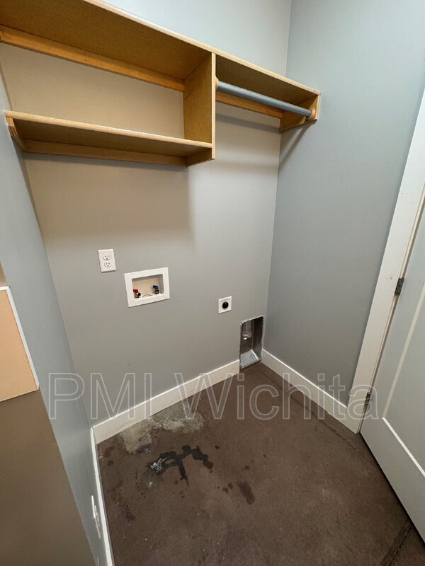 Building Photo - 5542 N Edwards