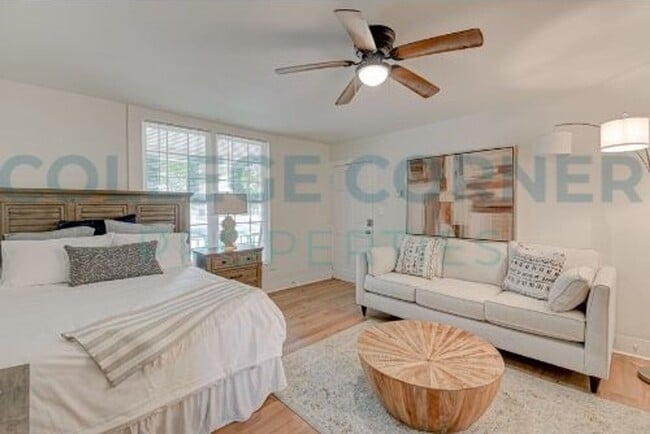 Building Photo - 639 S Poplar St