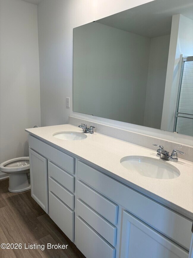 Building Photo - 2015 Lyndon Green Cir