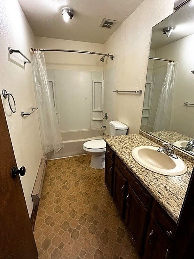 Building Photo - 305 N Chipmunk Cir