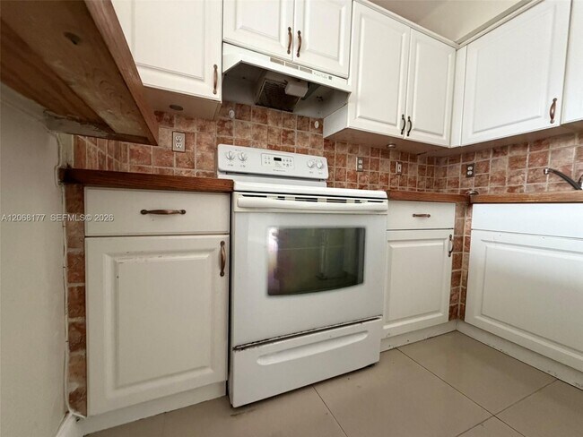 Building Photo - 17650 NW 68th Ave