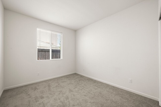 Building Photo - Desirable Elk Grove Area