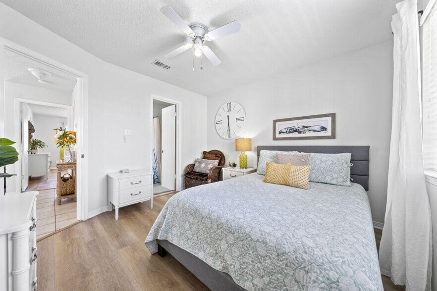 Building Photo - 25925 Canal Rd