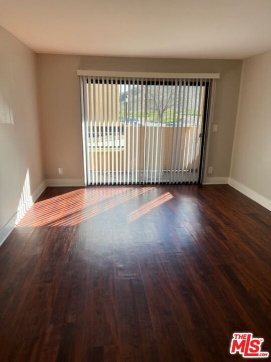 Building Photo - 5916 Las Virgenes Rd