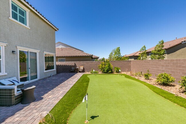 Building Photo - Furnished 5-Bedroom Home with Two Primary Suites