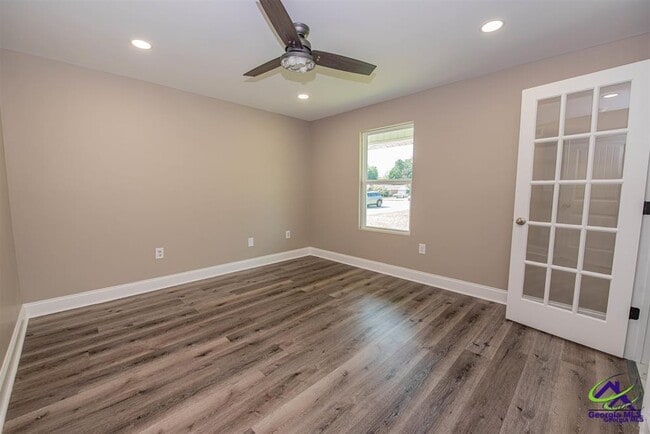 Building Photo - 401 Feagin Mill Rd