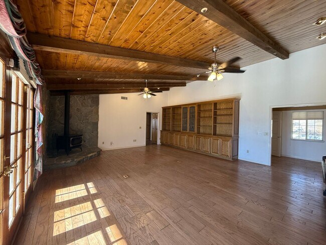 Building Photo - Acton 4 bedroom on Dirt Road