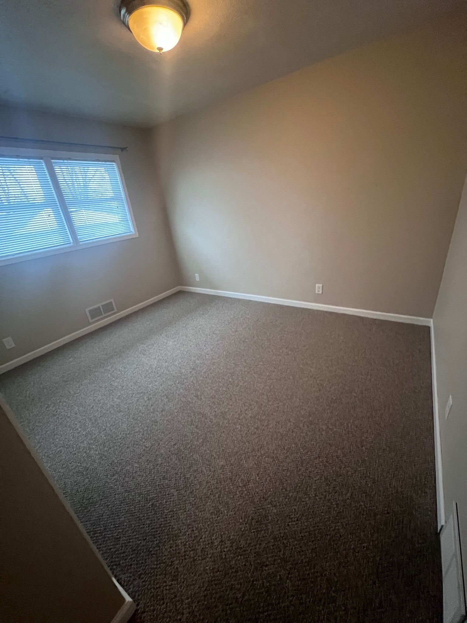 Building Photo - 607 38th Ave NE