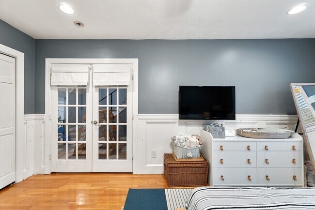 Building Photo - 890 Winthrop Ave