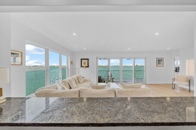 Building Photo - 11111 Biscayne Blvd