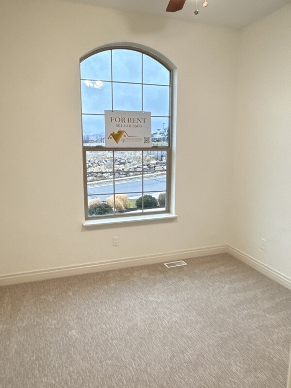 Building Photo - 14328 S Log Home Ln