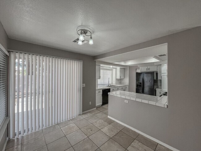 Building Photo - Spacious 4-Bedroom Home in Prime Green Val...