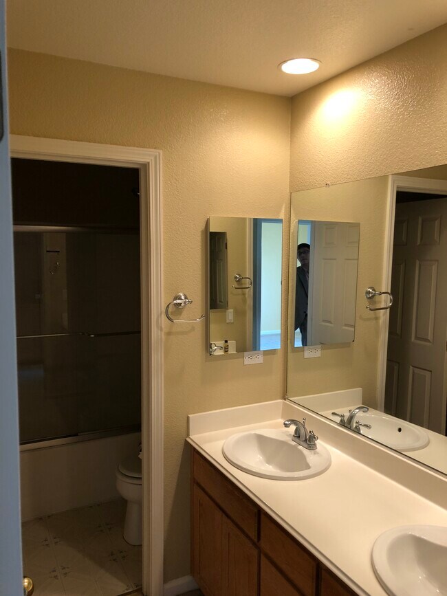 Building Photo - 3549 Headwater Dr
