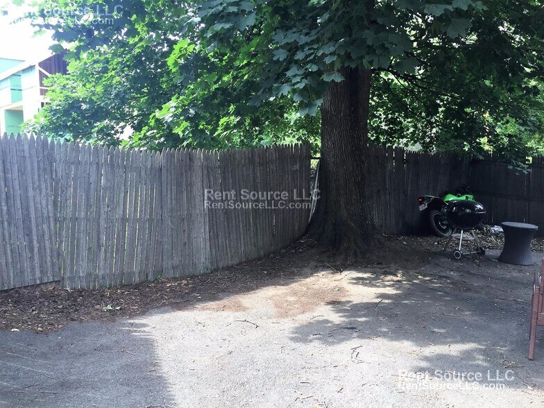 Building Photo - 15 Sargent Ave