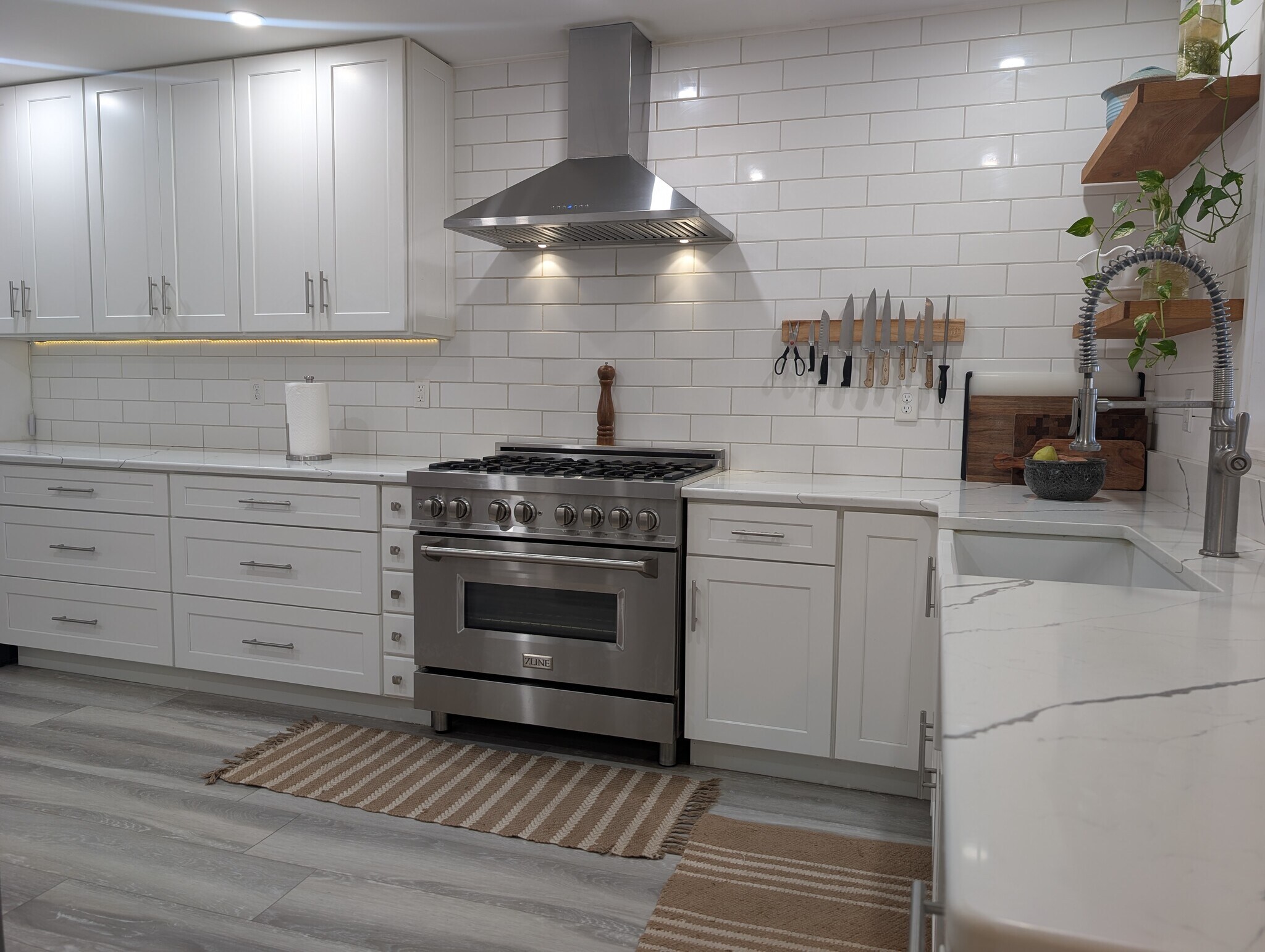 Gourmet Kitchen - 4440 Saxon Dr