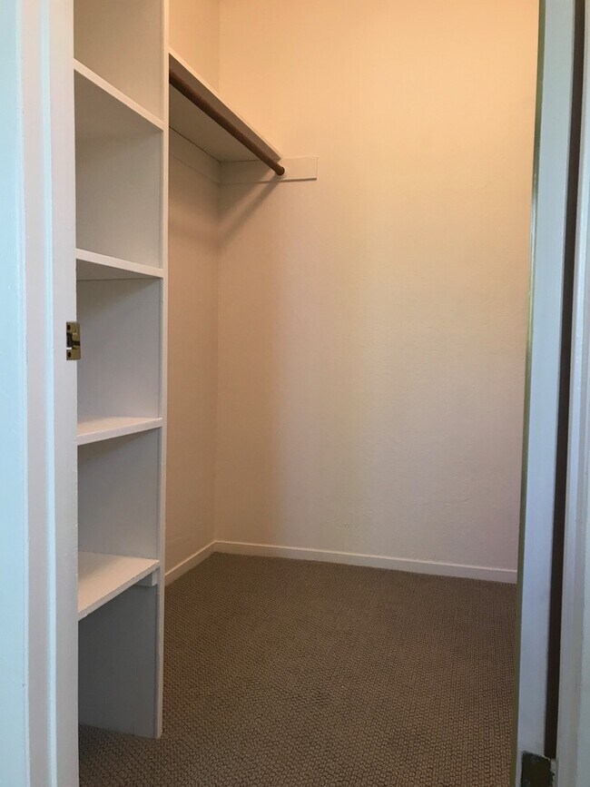 Building Photo - MOVE-IN READY! Peaceful 1-Bedroom Top Floo...