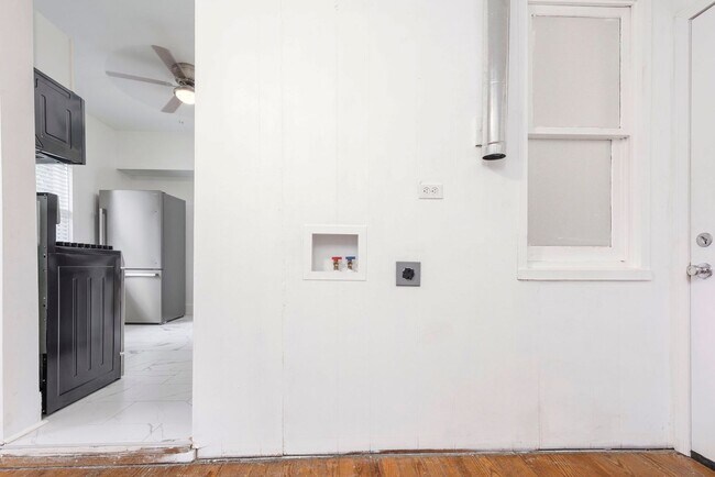 Building Photo - 145 N Keats Ave