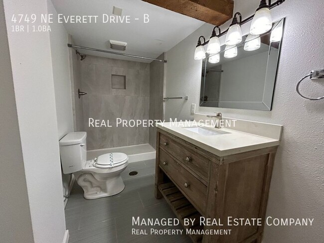 Building Photo - 4749 NE Everett Dr