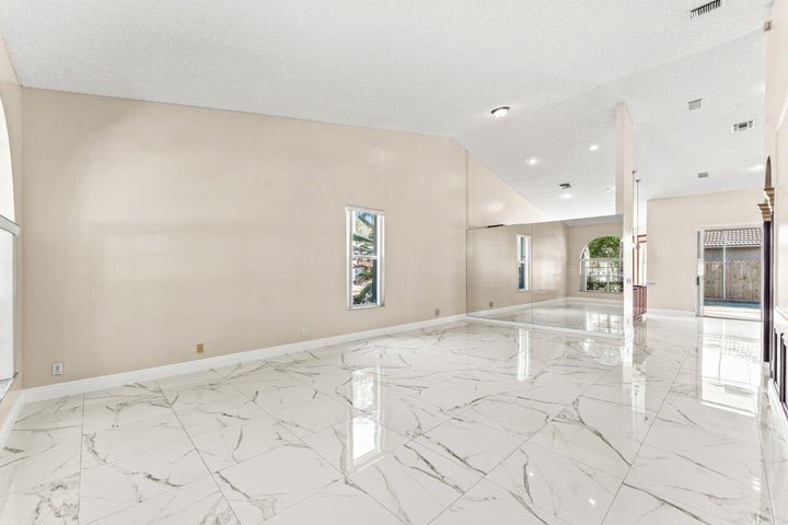 Building Photo - 5872 NW 73rd Ct
