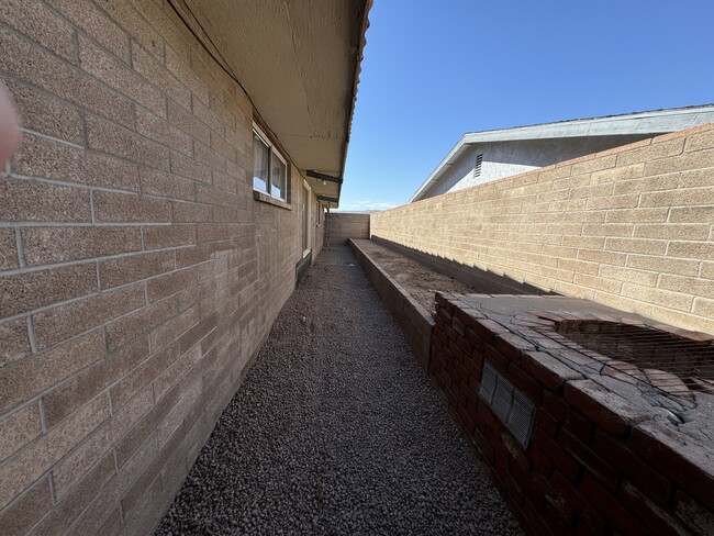 Building Photo - 1398 Tonto Dr