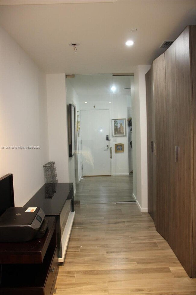 Building Photo - 801 S Miami Ave