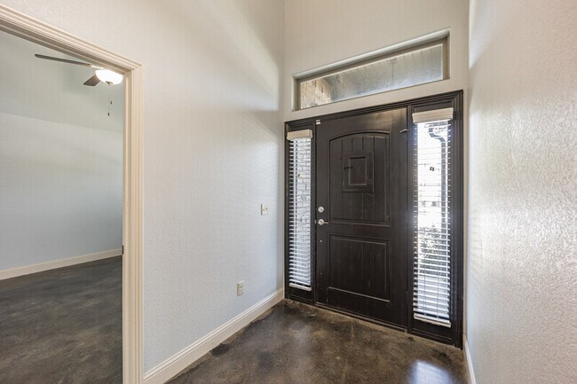 Building Photo - 3211 SW Stonepoint Ave