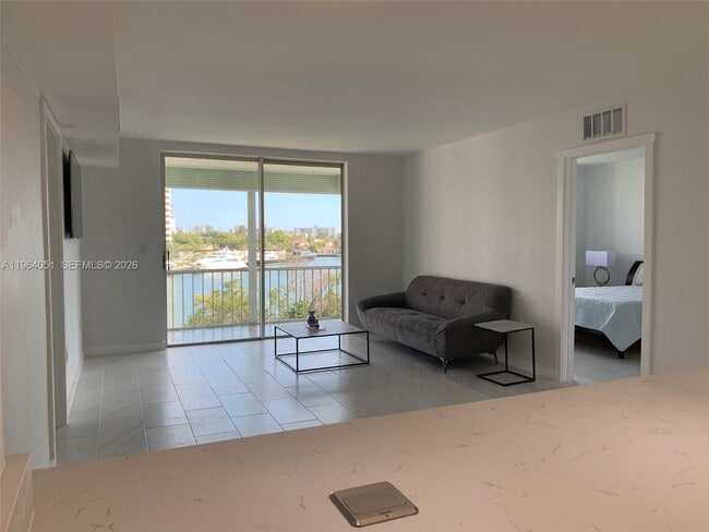 Building Photo - 2980 Point E Dr